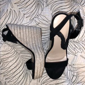 5” wicker wedge NEVER WORN !